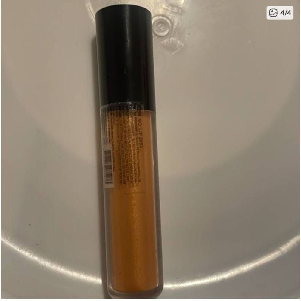 Muse metallic Natural volume radiant gold Lip Gloss